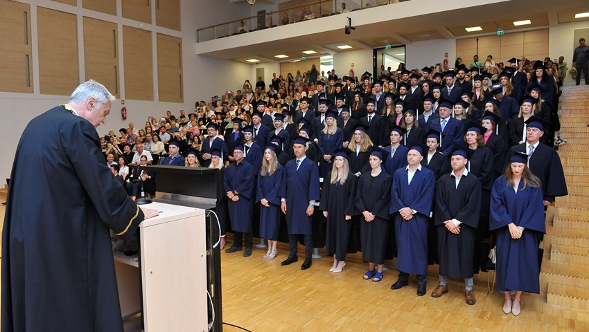 Na svečanoj promociji doktora znanosti uručene 123 diplome!